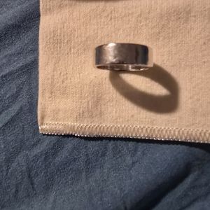 Hammered band ring